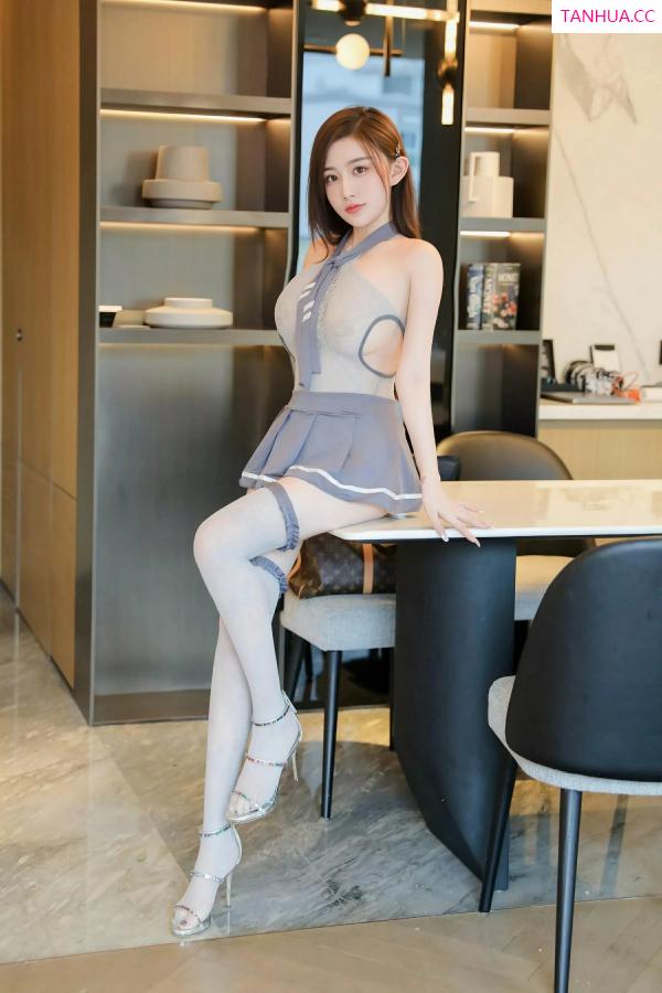   [XiuRen]高清写真图 2025.06.06 No.10375 奶油猫呀 情趣服饰第6张图片